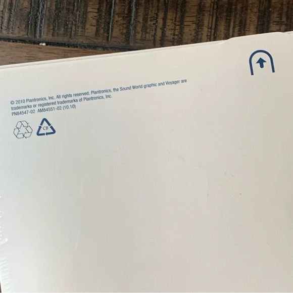 Plantronics Voyager PRO UC V2 B230-M Bluetooth Wireless Mobile PC Headset System - Picture 7 of 11